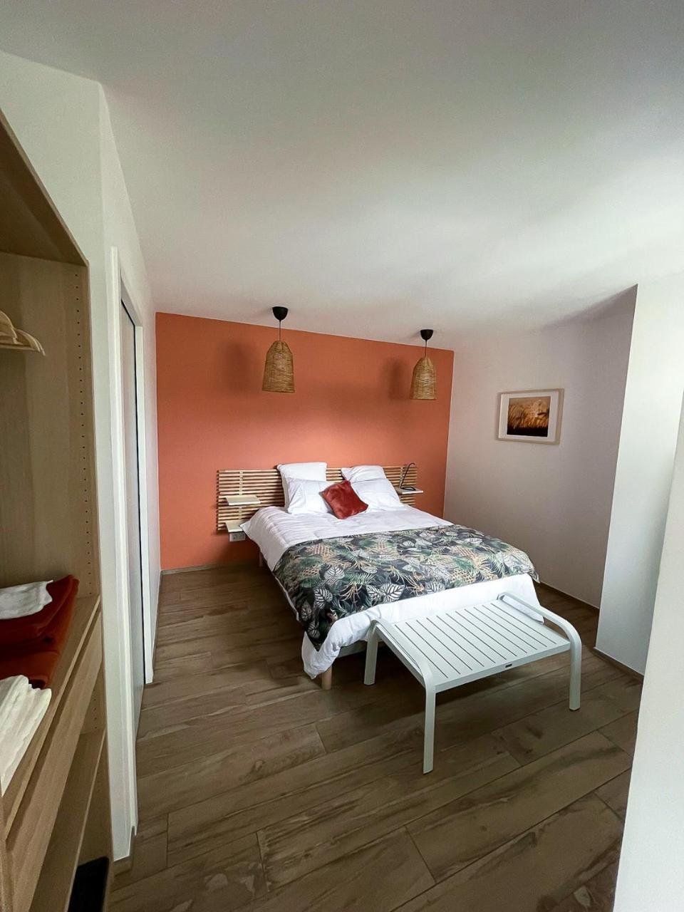 Appartements Guesthouse1 Et Guesthouse2 Sword Beach Colleville-Montgomery Exteriör bild