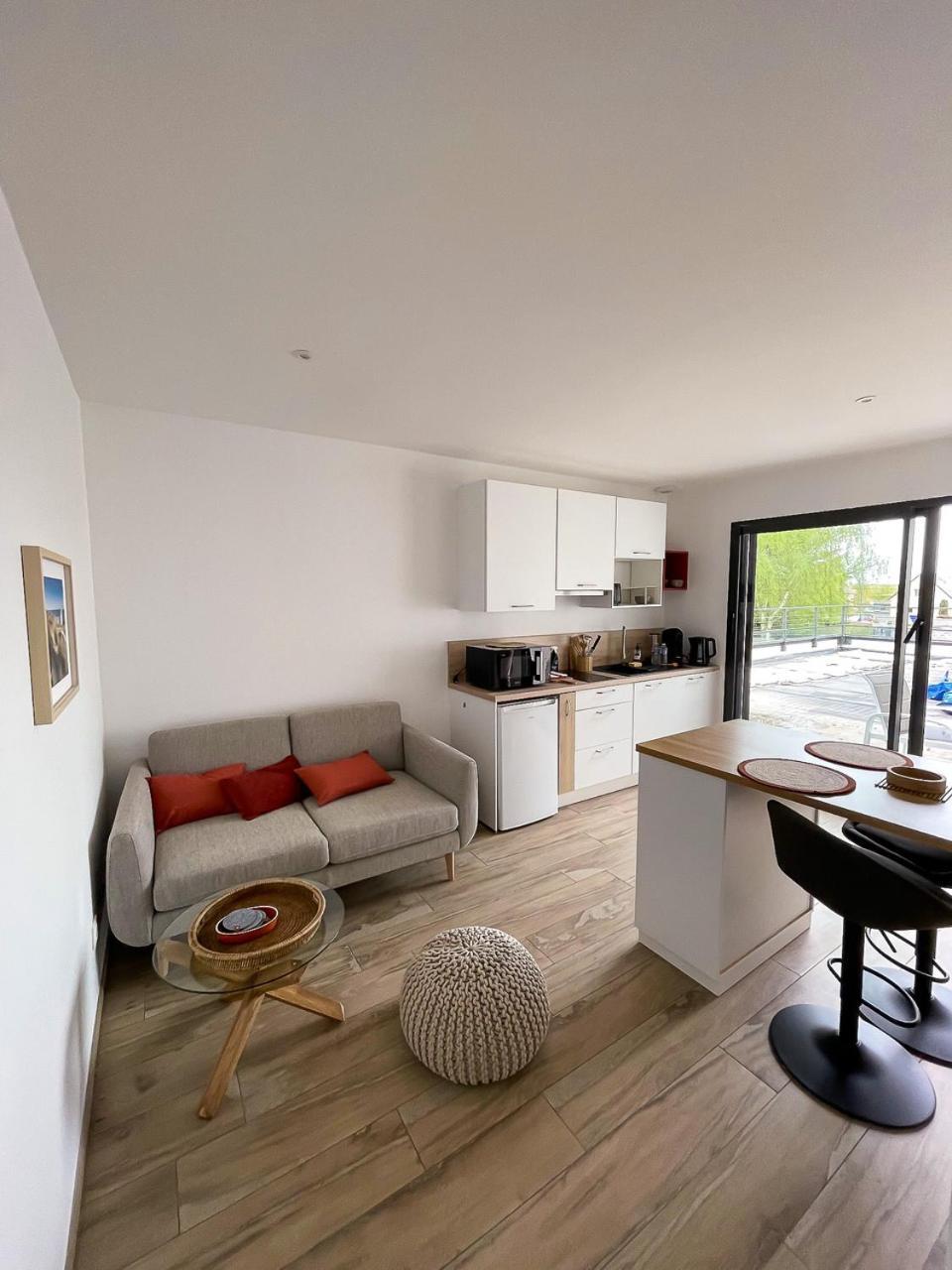 Appartements Guesthouse1 Et Guesthouse2 Sword Beach Colleville-Montgomery Exteriör bild