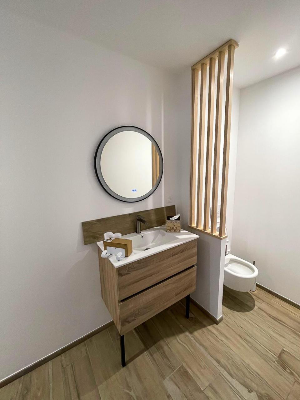 Appartements Guesthouse1 Et Guesthouse2 Sword Beach Colleville-Montgomery Exteriör bild