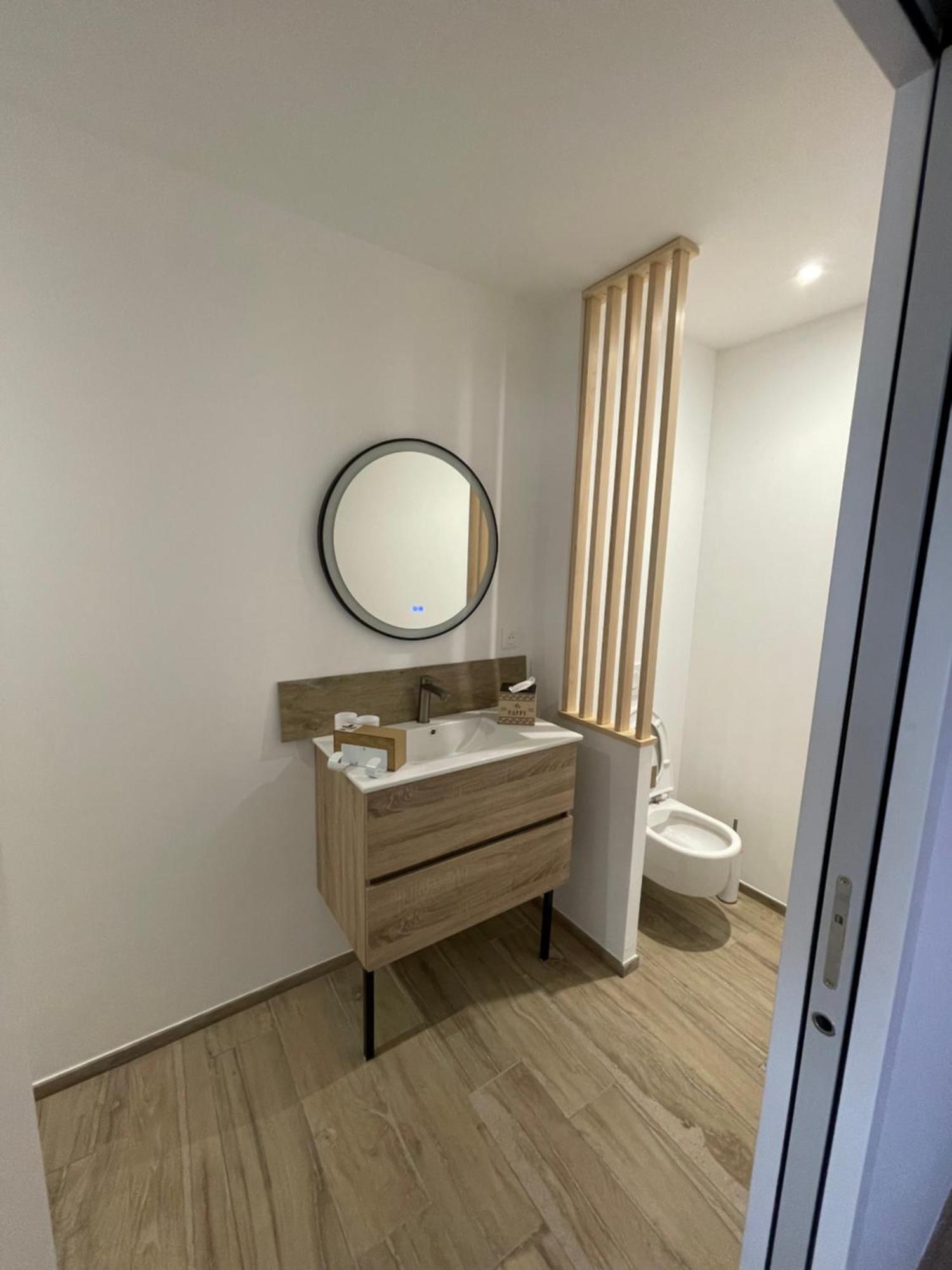 Appartements Guesthouse1 Et Guesthouse2 Sword Beach Colleville-Montgomery Exteriör bild